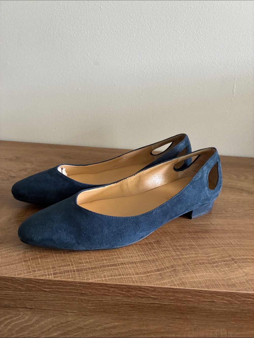 Talbots blue Suede Pointed Toe Cutout Flats Leather 5.5